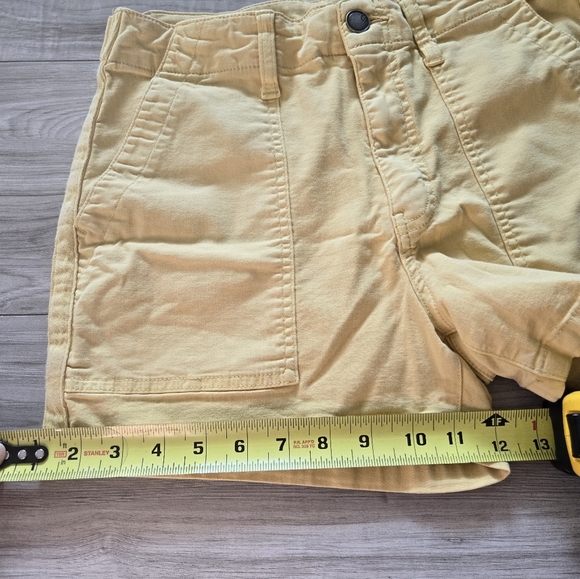 Yellow Cargo Shorts with Casual Style - Picture 6 of 7